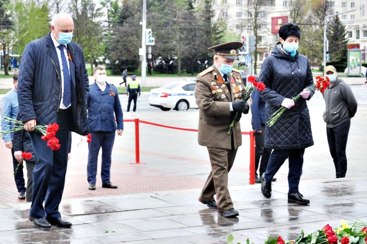 Андрей Шохин лично поздравил ветеранов с Днем Победы